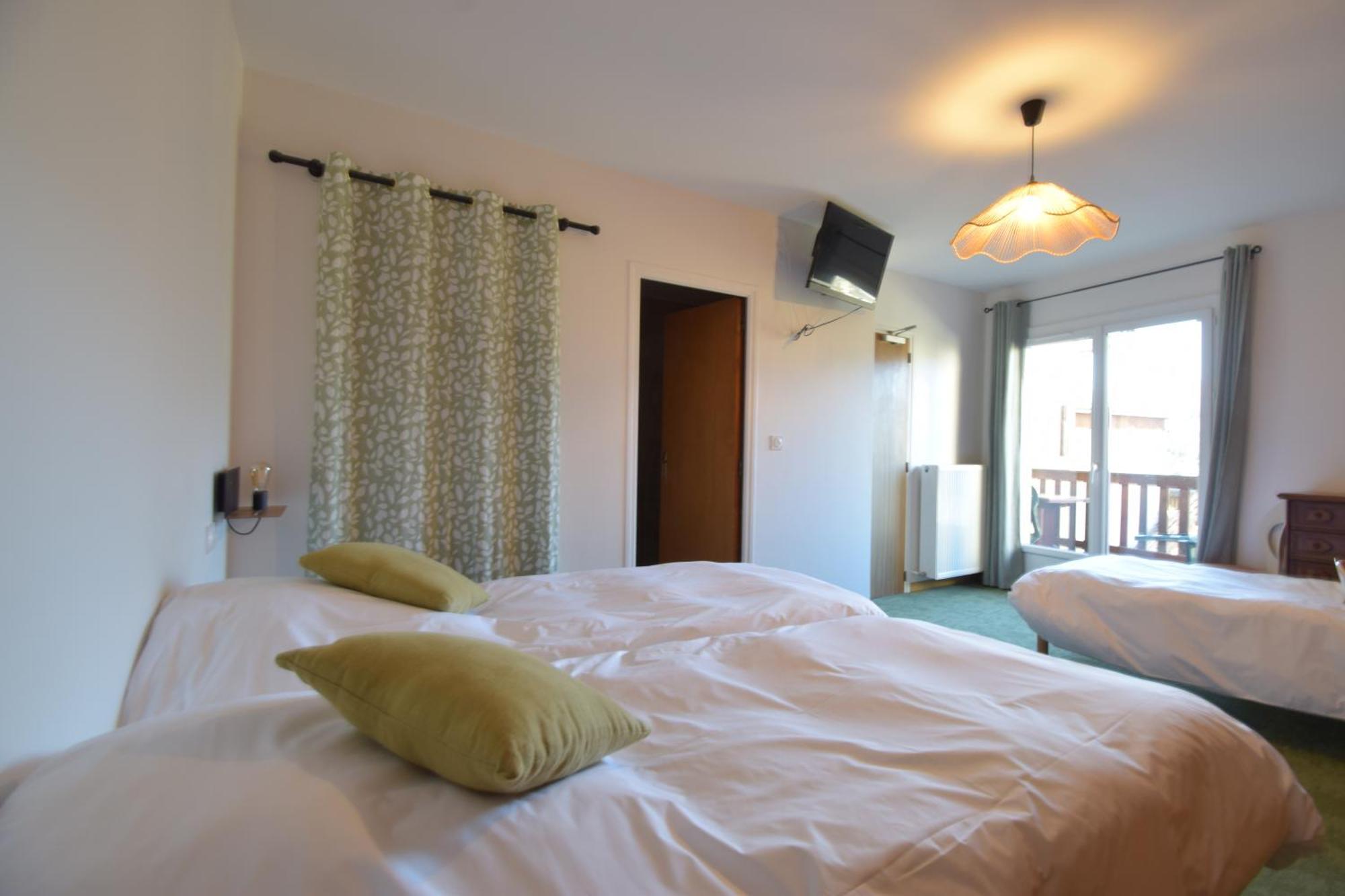 Hotel Les Chenets Saint-Julien-en-Champsaur ภายนอก รูปภาพ