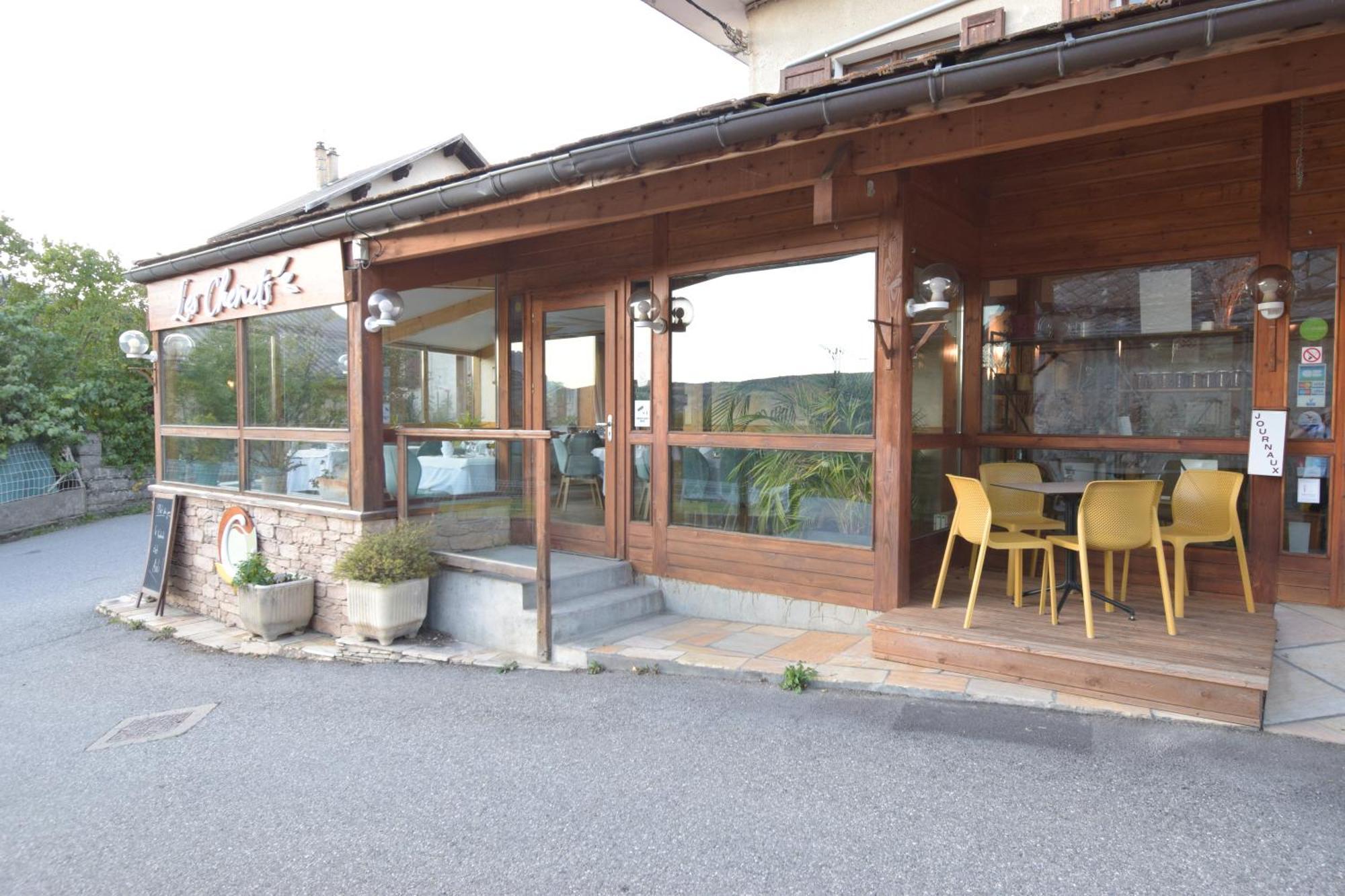 Hotel Les Chenets Saint-Julien-en-Champsaur ภายนอก รูปภาพ