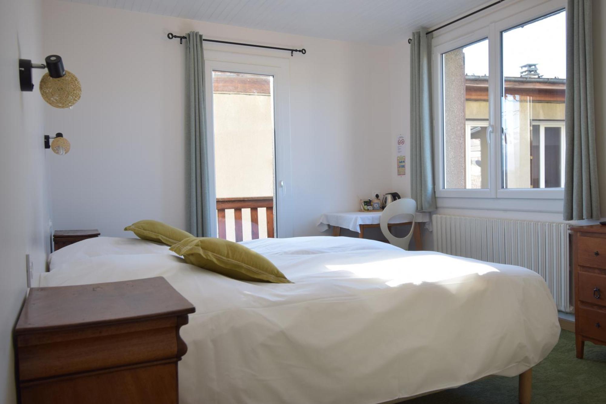 Hotel Les Chenets Saint-Julien-en-Champsaur ภายนอก รูปภาพ