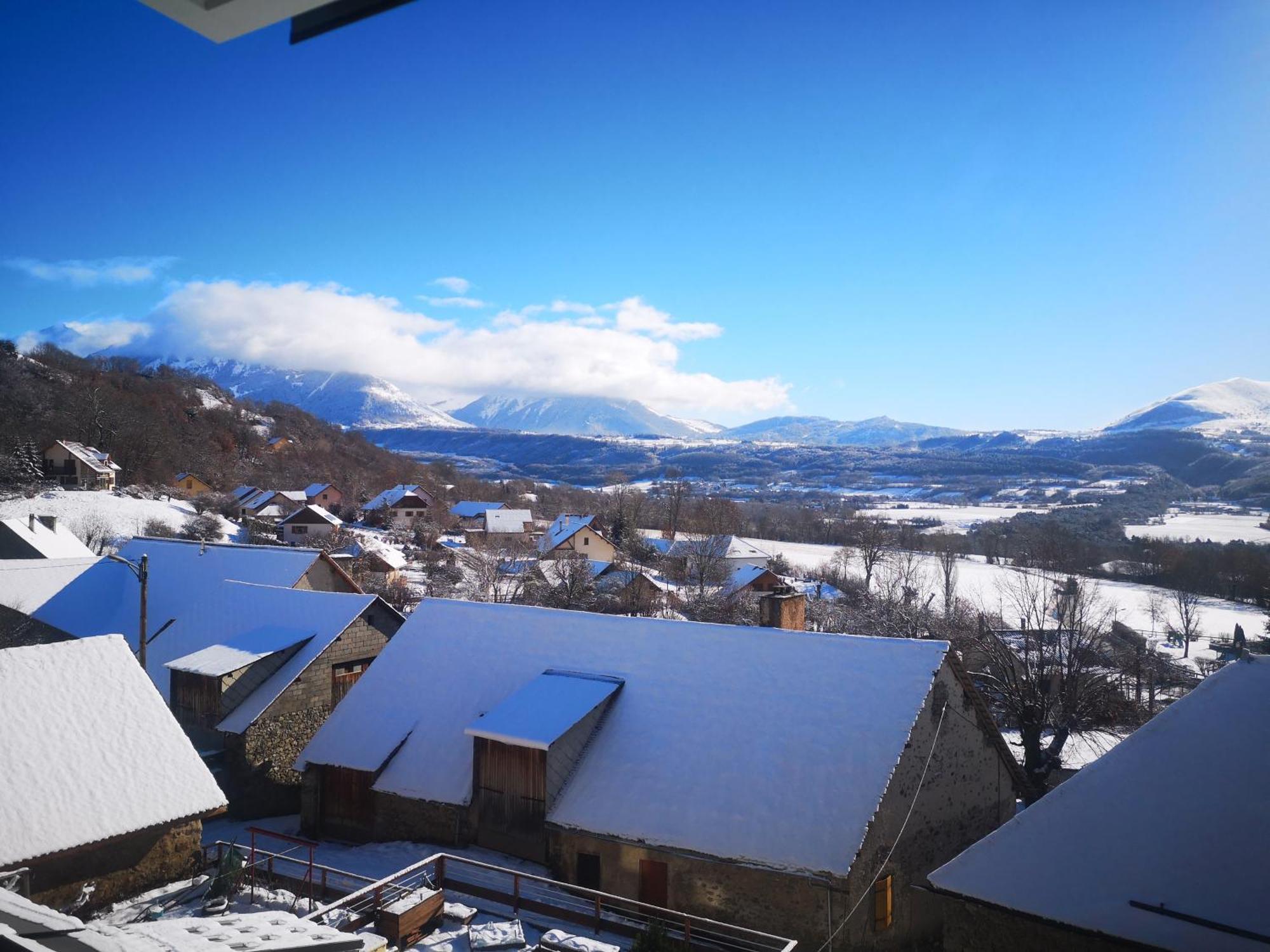 Hotel Les Chenets Saint-Julien-en-Champsaur ภายนอก รูปภาพ
