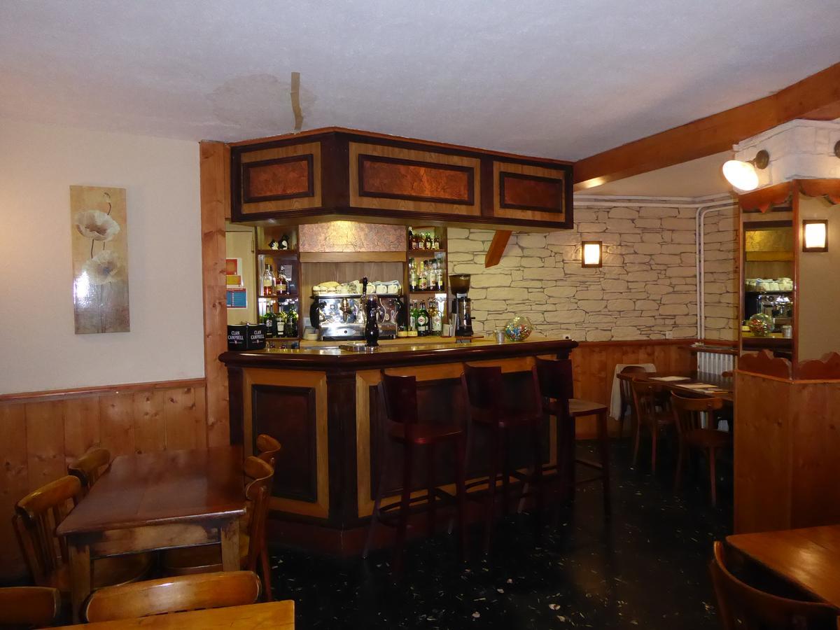 Hotel Les Chenets Saint-Julien-en-Champsaur ภายนอก รูปภาพ